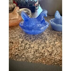 Blue swirl salt cellar hen on nest